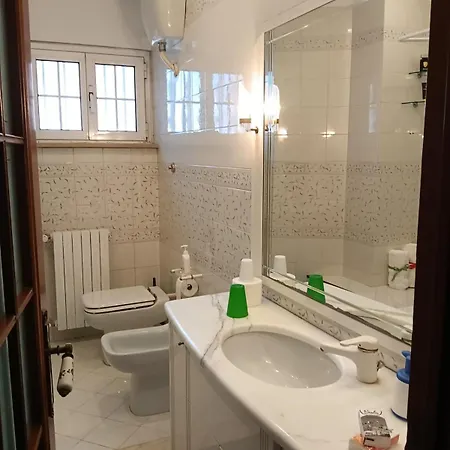 House With Balcony 500 Meters From The Sea Bobo'S House Appartamento