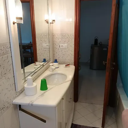 House With Balcony 500 Meters From The Sea Bobo'S House Appartamento *