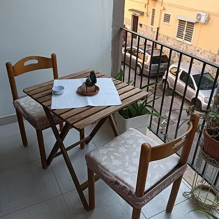 House With Balcony 500 Meters From The Sea Bobo'S House בארי