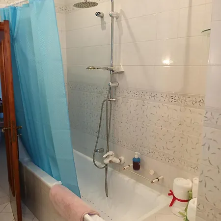 House With Balcony 500 Meters From The Sea Bobo'S House *
